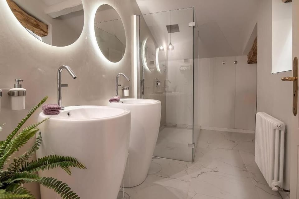 Suite Cyprès | Bathroom | Eco-friendly toiletries, hair dryer, bathrobes, towels