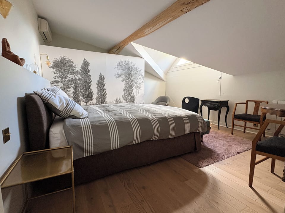 Suite Cyprès | 1 bedroom, premium bedding, down comforters, minibar