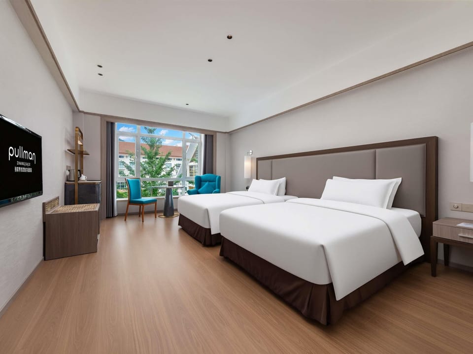PREMIUM DELUXE ROOM,2 Single Size Beds | Premium bedding, in-room safe, desk, soundproofing
