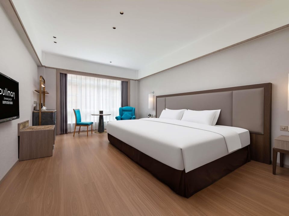  PREMIUM DELUXE ROOM,1 King Size Bed | Premium bedding, in-room safe, desk, soundproofing