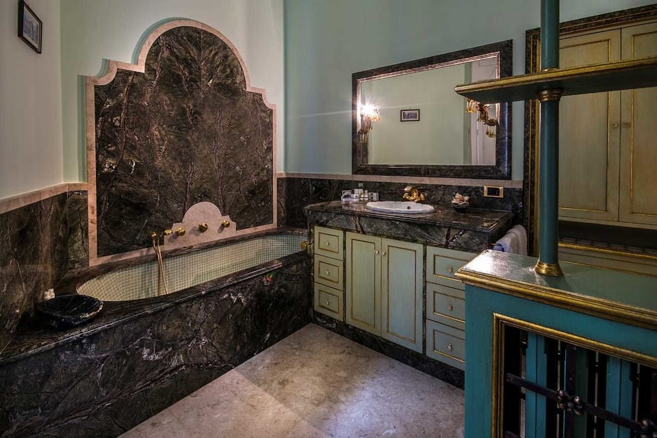 Family Suite, Connecting Rooms (Durante) | Bathroom | Designer toiletries, hair dryer, bathrobes, slippers