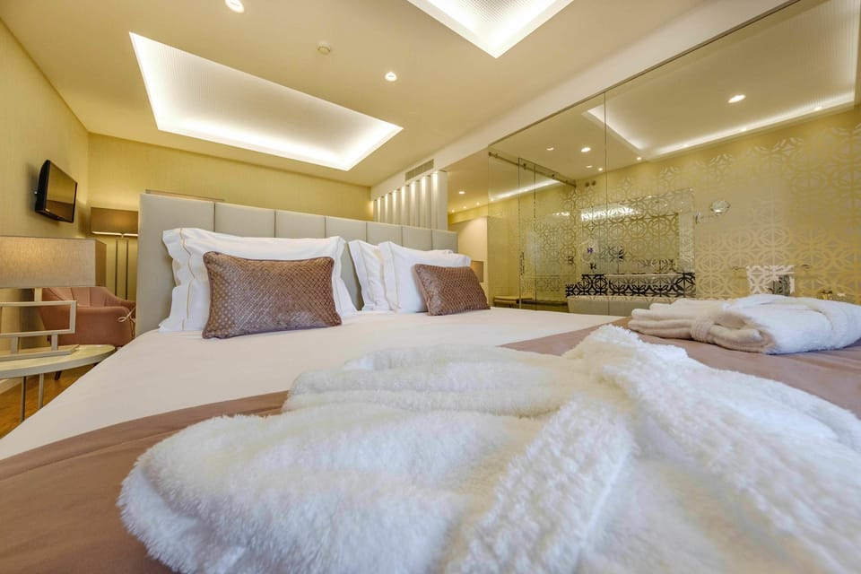 Superior Suite | 1 bedroom, minibar, in-room safe, desk