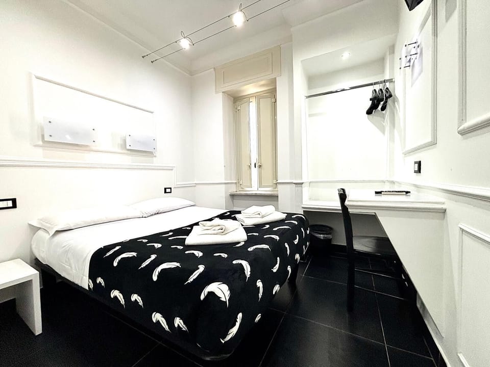 Economy Double Room | Desk, soundproofing, WiFi (free), bed sheets