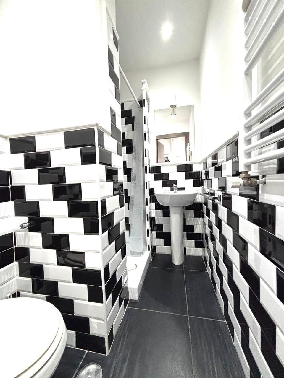Shower, rainfall showerhead, towels