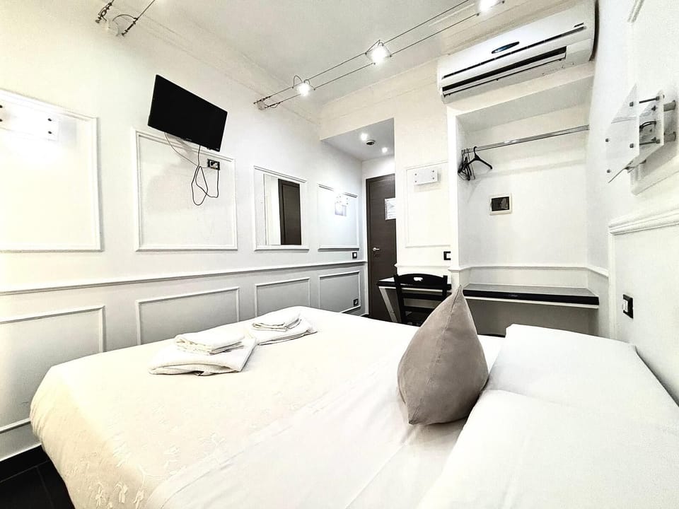 Economy Double Room | Desk, soundproofing, free WiFi, bed sheets