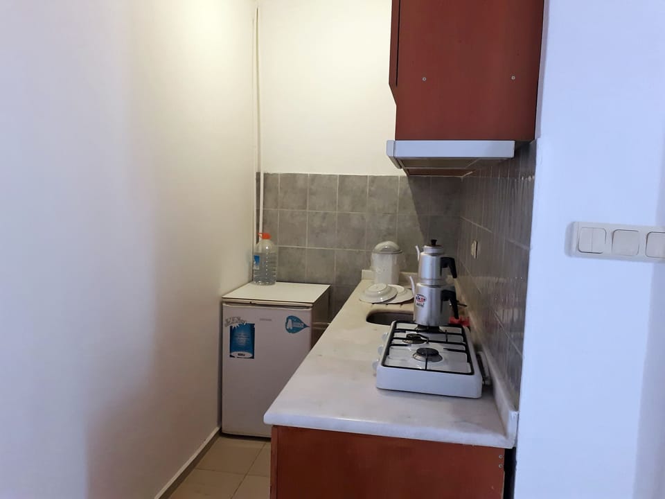 Family Room, Hill View (Comfort) | Private kitchen