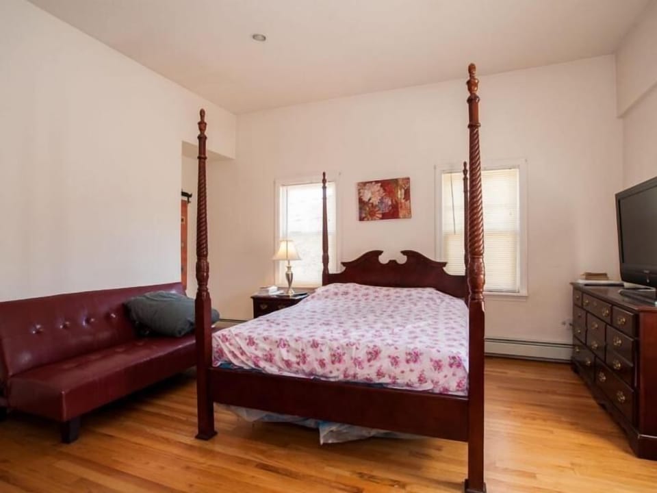 Desk, bed sheets