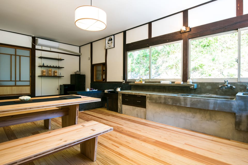 Private Vacation Home | Private kitchen | Fridge, microwave, stovetop, cookware/dishes/utensils