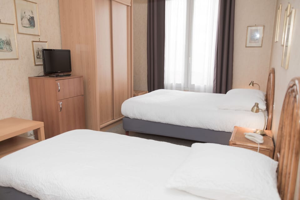 Minibar, desk, iron/ironing board, free WiFi