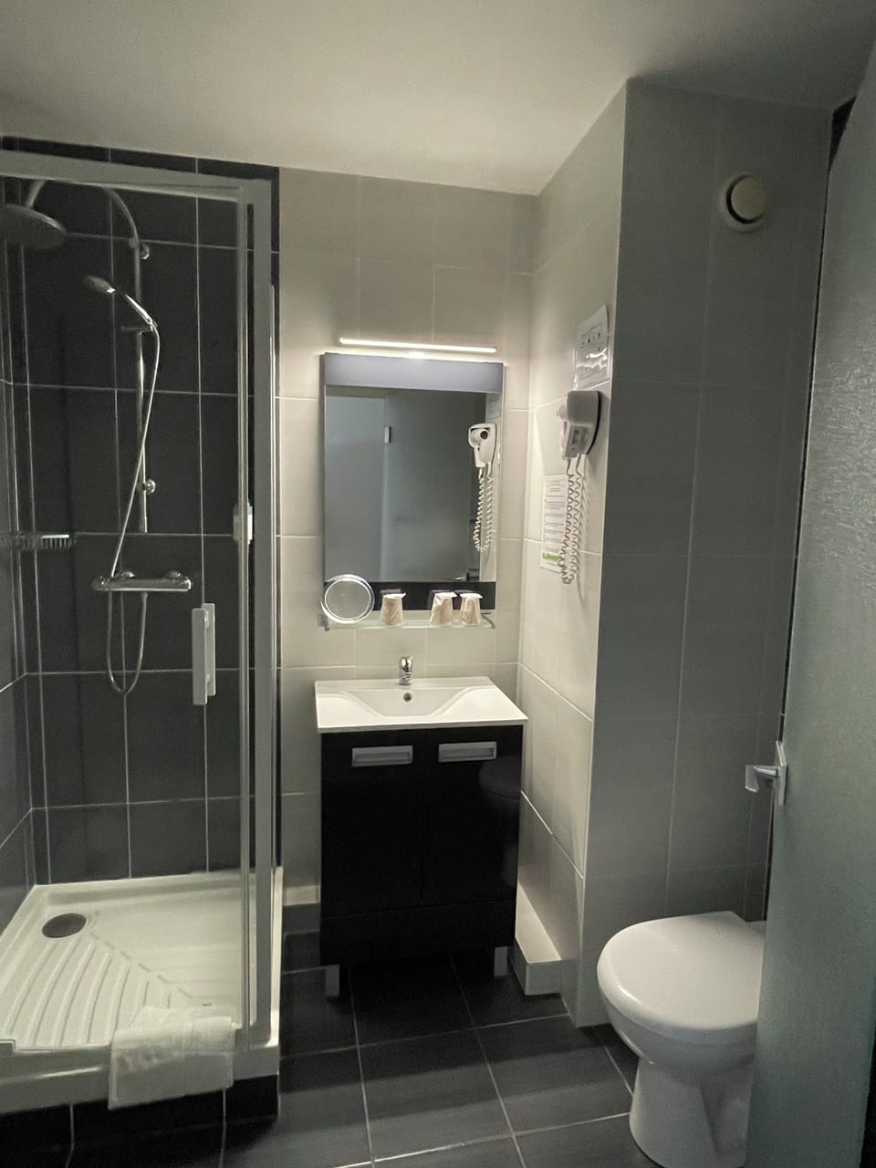 Standard Triple Room, Bathtub | Bathroom | Eco-friendly toiletries, hair dryer, towels, soap