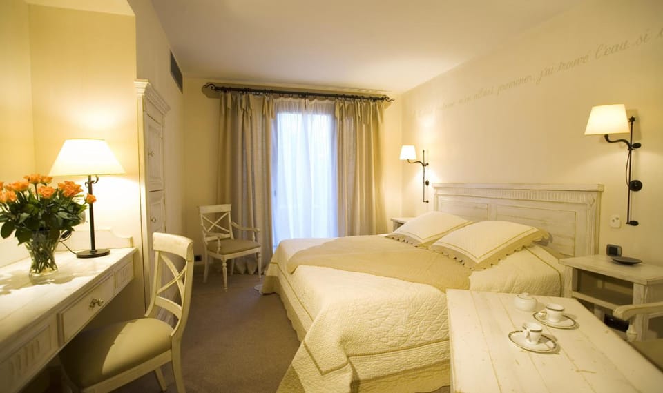 Minibar, in-room safe, desk, cribs/infant beds