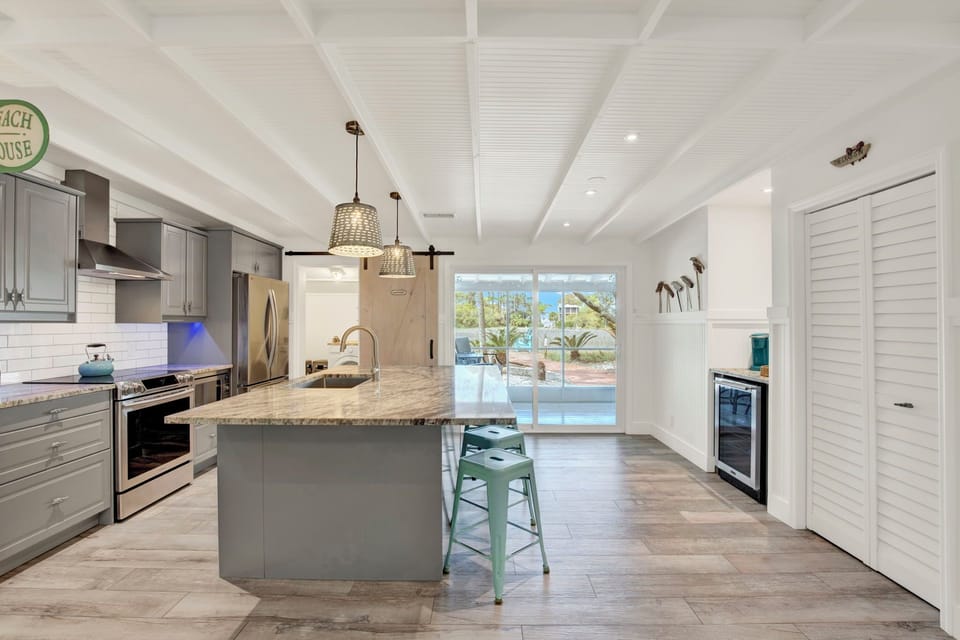 Full Kitchen w/ Stainless Steel Appliances