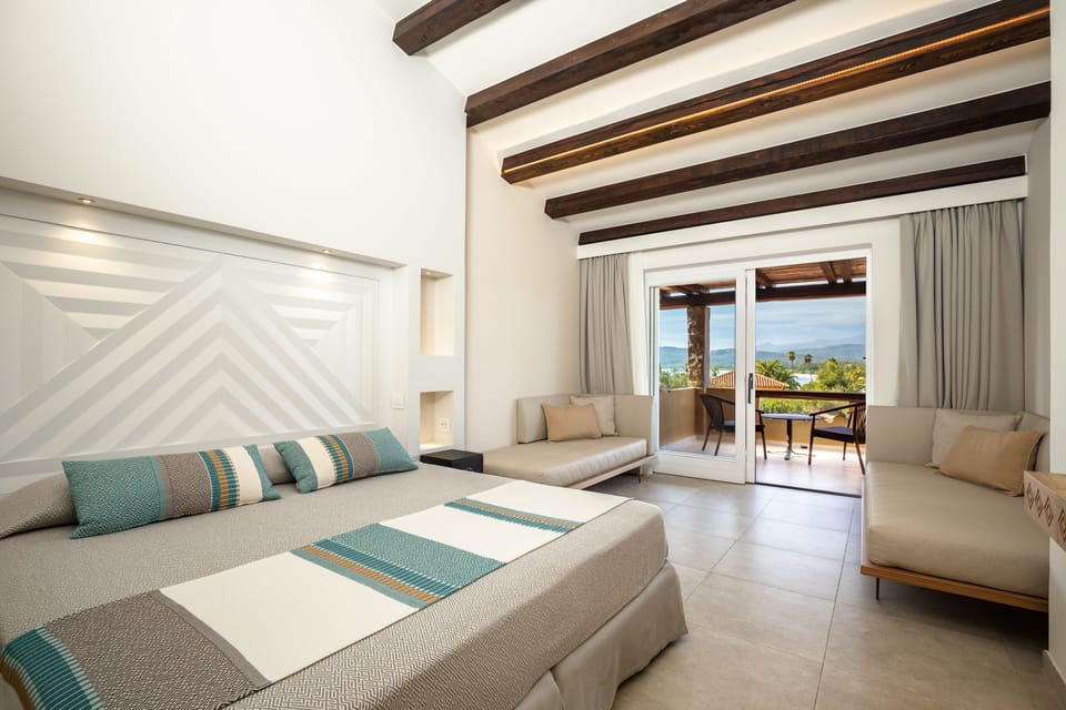 Deluxe Room, Sea View | In-room safe, desk, blackout drapes, free WiFi