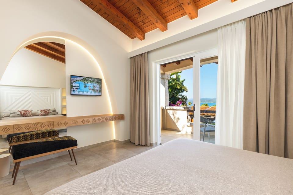 Family Room | In-room safe, desk, blackout drapes, free WiFi