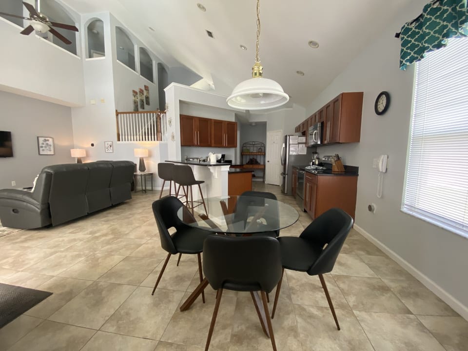 Kitchen dining 