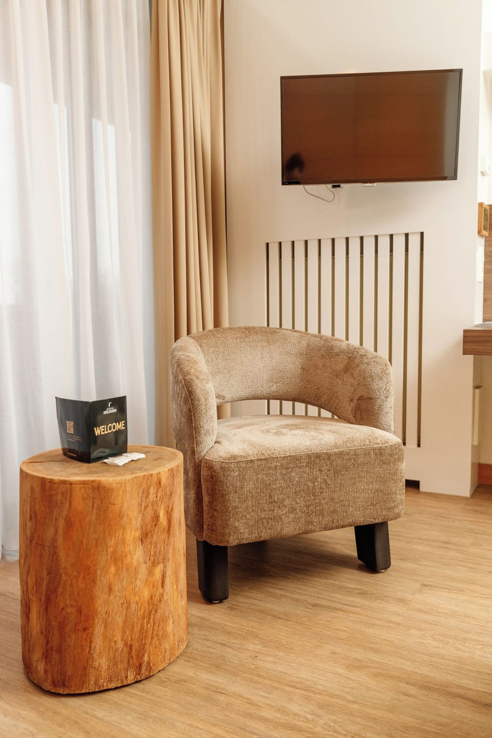 Comfort Room (Plus) | Minibar, in-room safe, desk, laptop workspace