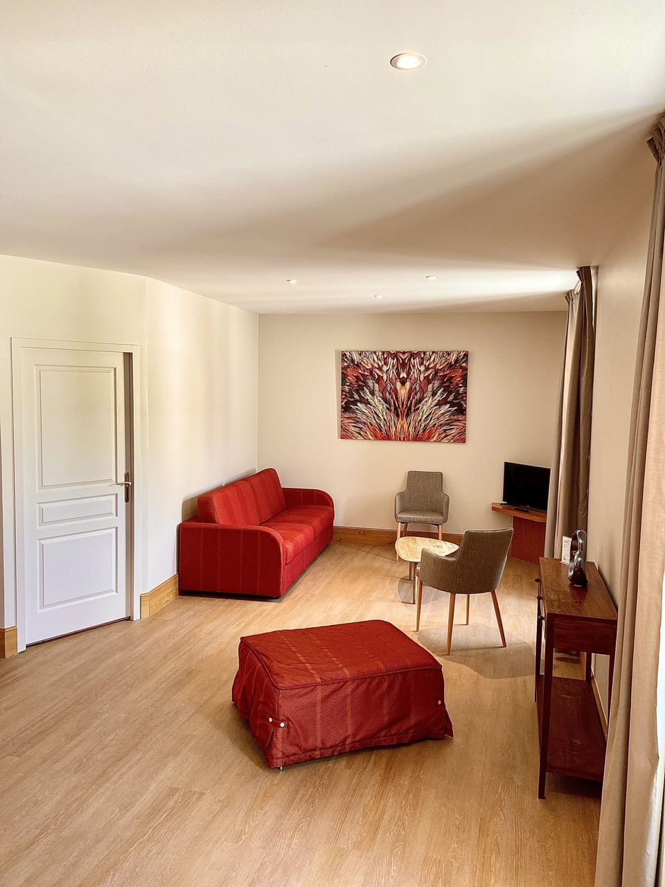 Suite | Living area | Flat-screen TV
