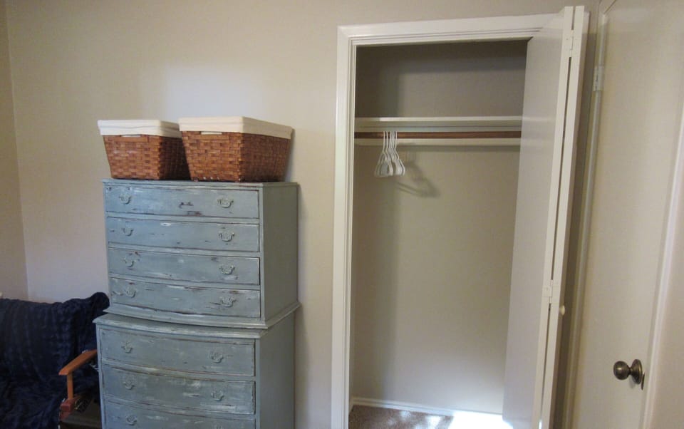 1st fl queen bedroom