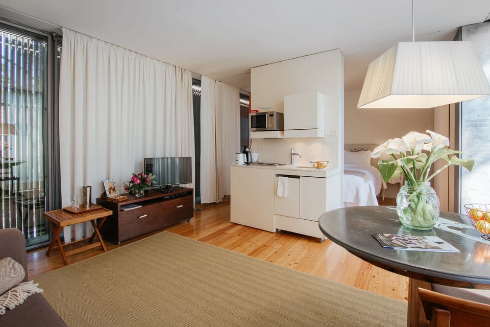 Casa do Jacaranda | Private kitchenette | Fridge, microwave, espresso maker, electric kettle
