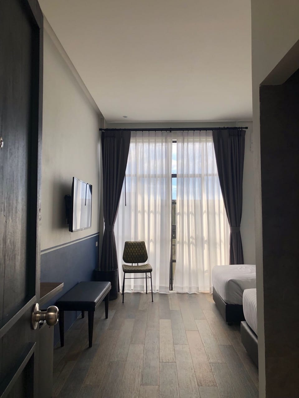 Twin Room (Free Netflix) | Desk, blackout drapes, WiFi (free), individually decorated