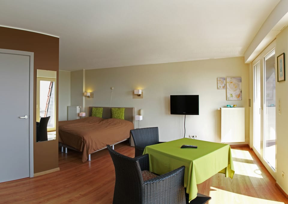 Double Room | Minibar, in-room safe, free WiFi, bed sheets