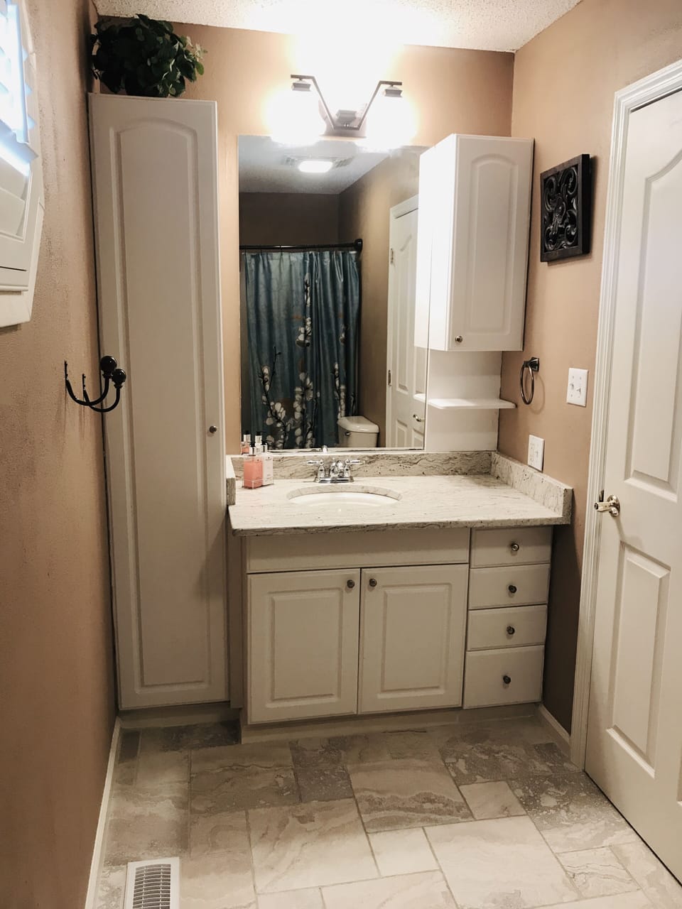 Guest bathroom 