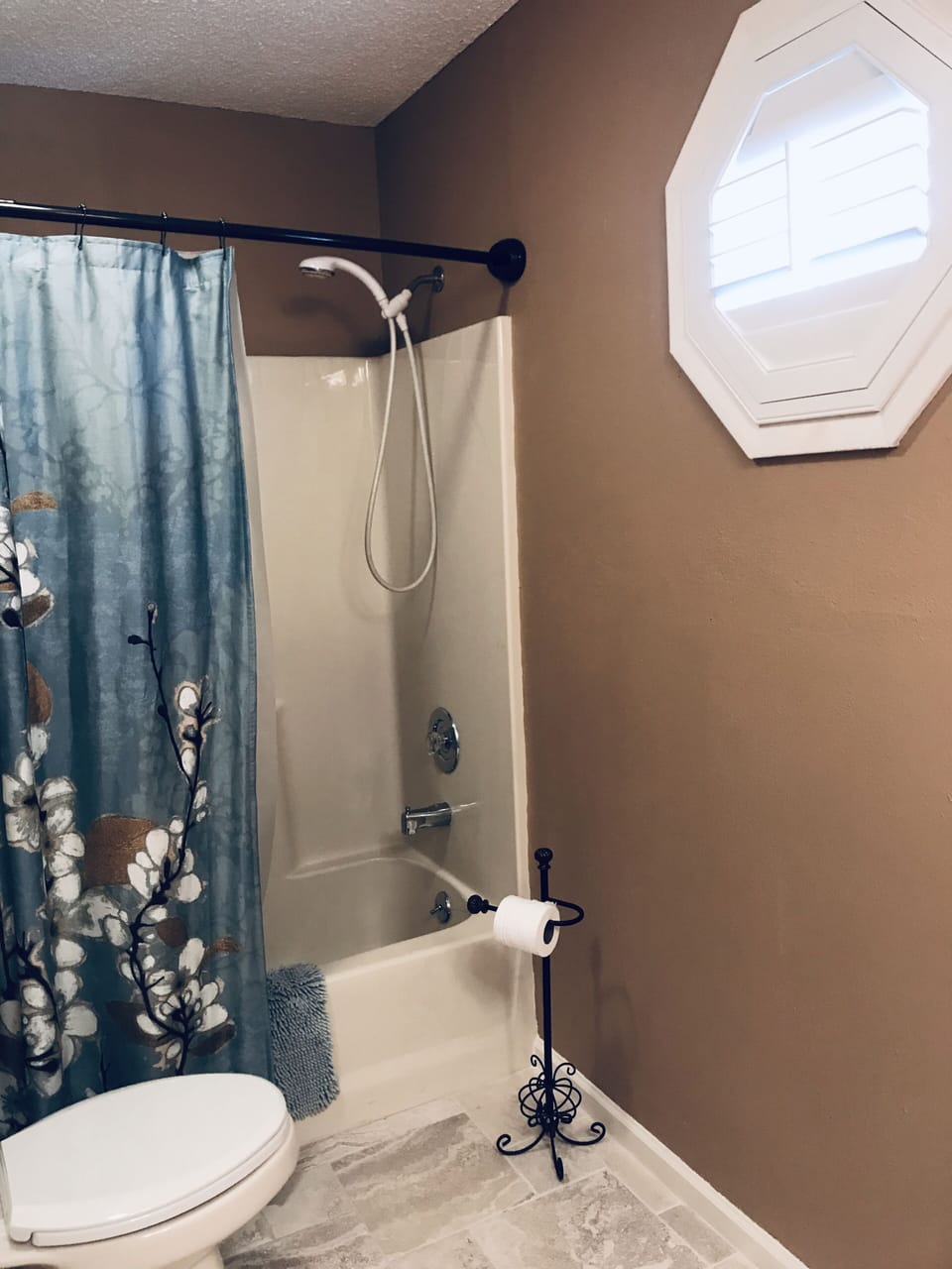 Guest bathroom 