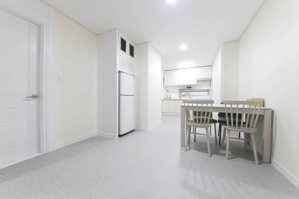Family Twin Room | In-room safe, desk, soundproofing, free WiFi