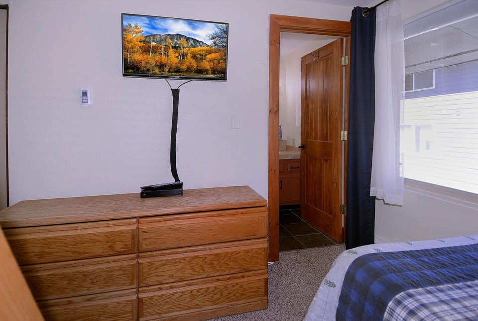 Bunk room w/ensuite bath