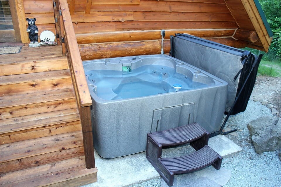 4-6 Person Hot Tub right off the deck