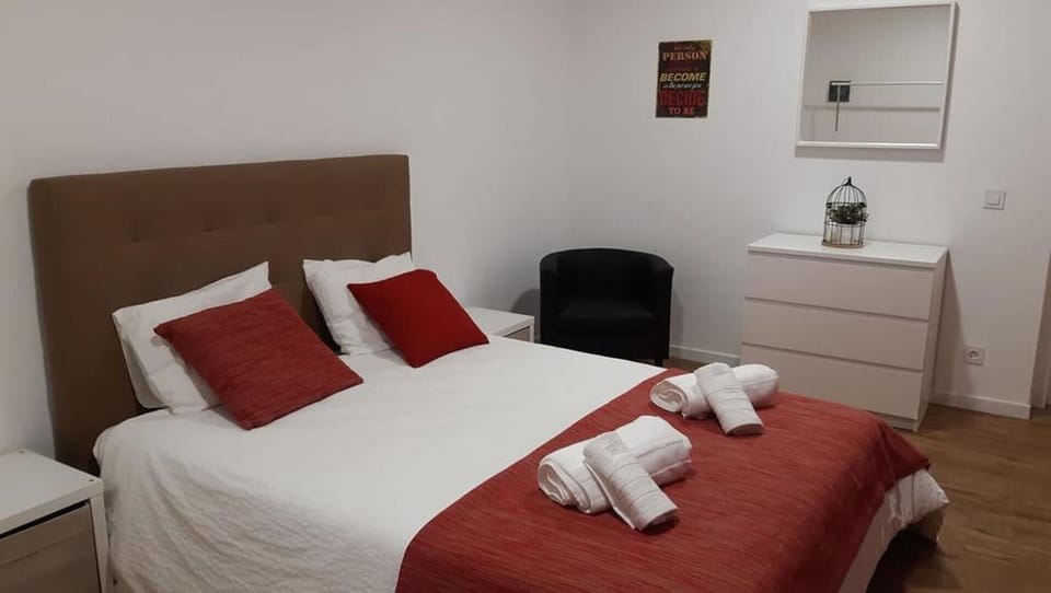 SUITE - RED ROOM , WITH A LITTLE LIVING-ROOM WITH A SOFÁ, AND A PRIVITE BATHROOM