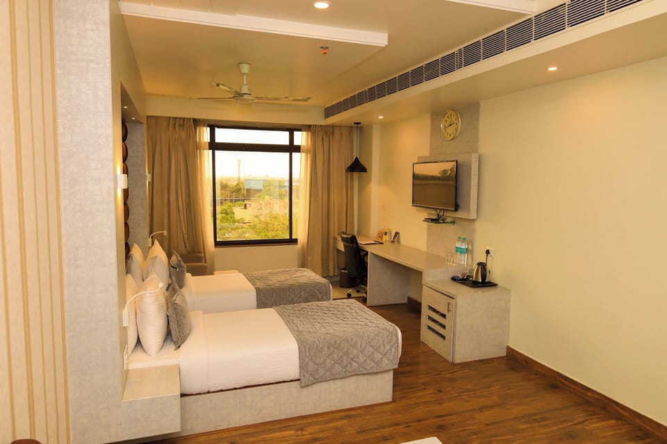 Minibar, desk, laptop workspace, blackout drapes