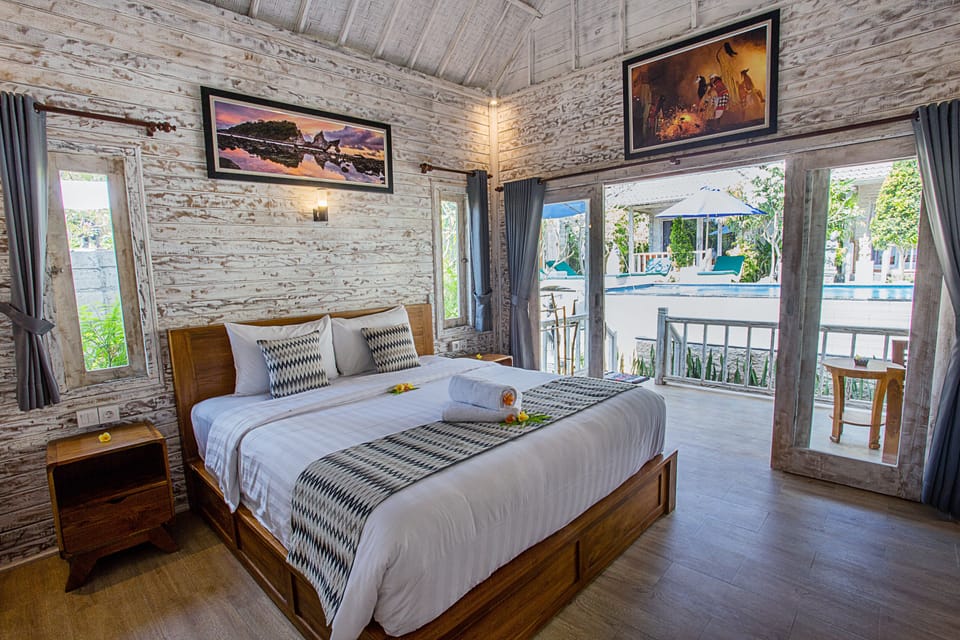 Deluxe Double Room | Minibar, desk, blackout drapes, rollaway beds