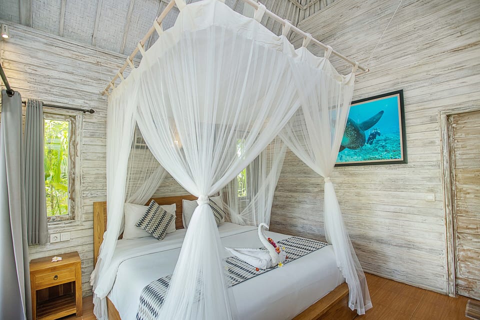 Deluxe Double Room | Minibar, desk, blackout drapes, rollaway beds