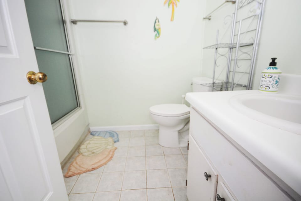 FULL-BATHROOM-UPSTAIRS