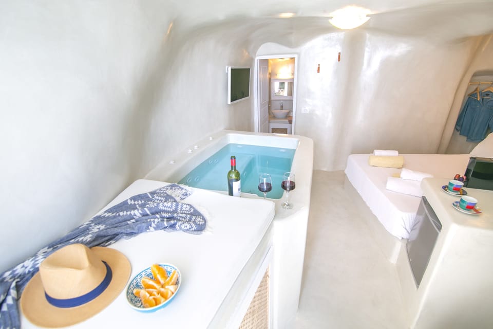 House, 1 Bedroom, Jetted Tub, Sea View (Cave) | 1 bedroom, premium bedding, in-room safe, free WiFi