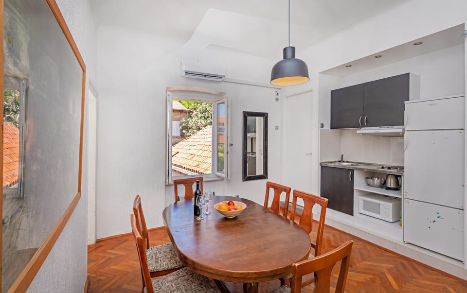 Standard Apartment | Private kitchen | Full-size fridge, microwave, stovetop, coffee/tea maker