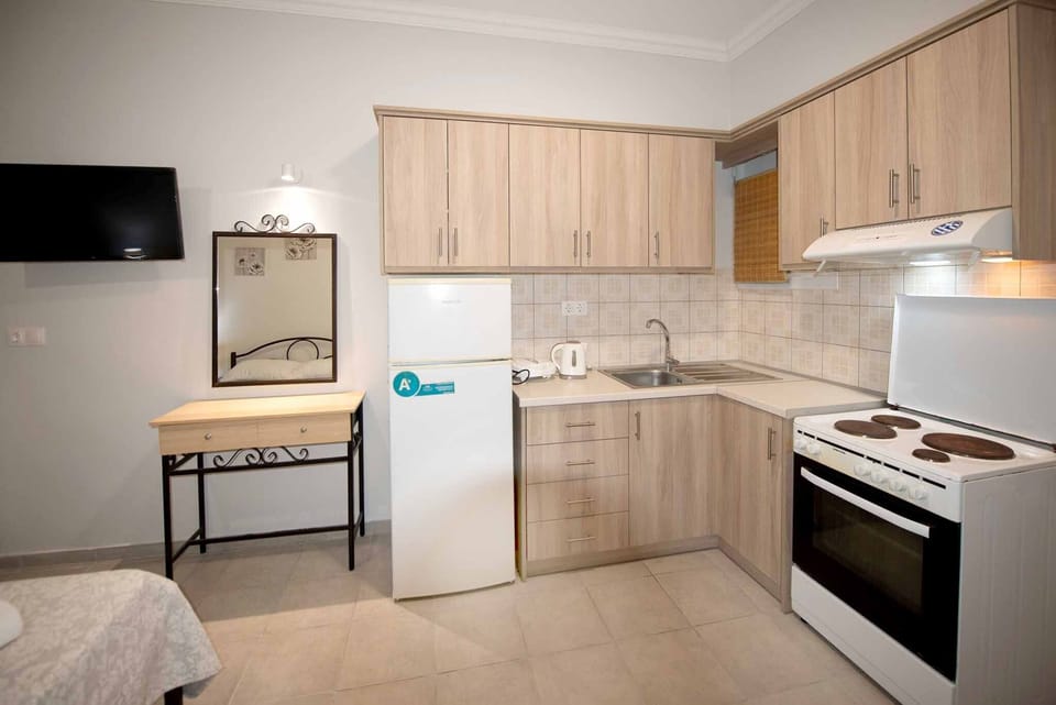 Lollas Studio 1 Acharavi Corfu Kitchen
