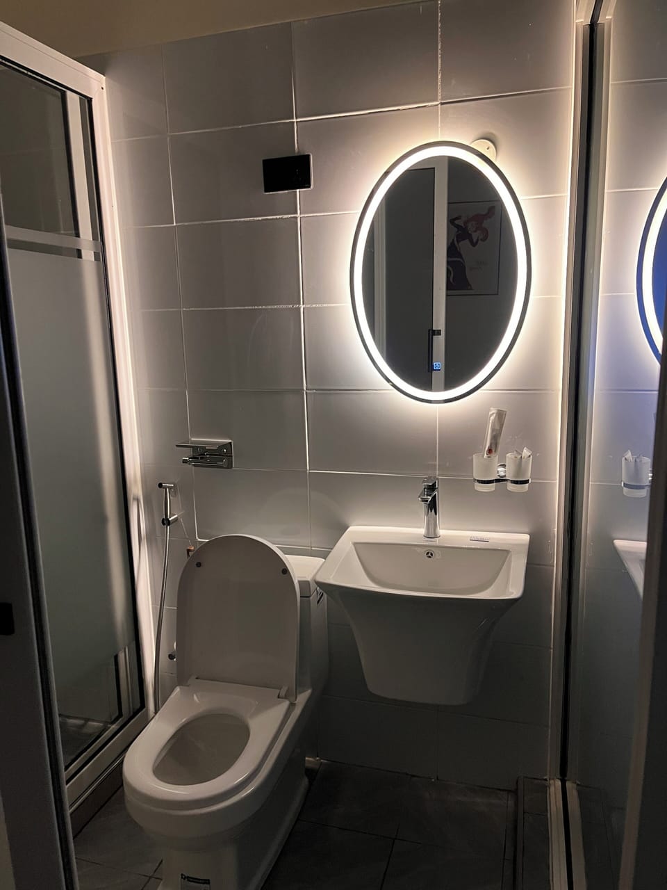 Superior Single Room, Garden View | Bathroom | Free toiletries, slippers, bidet, towels