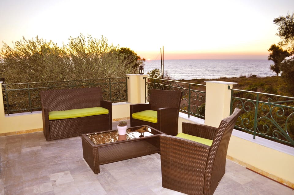 Quiet location, large covered terrace overlooking the sea.