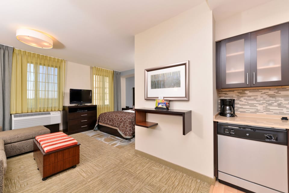 In-room safe, desk, iron/ironing board, free WiFi