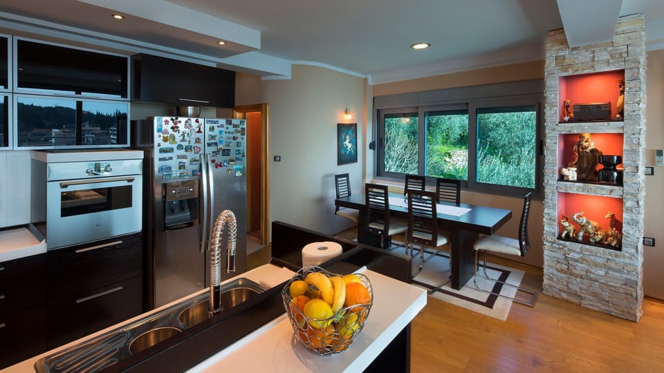 Presidential Apartment, Sea View | Private kitchen | Fridge, microwave, stovetop, coffee/tea maker