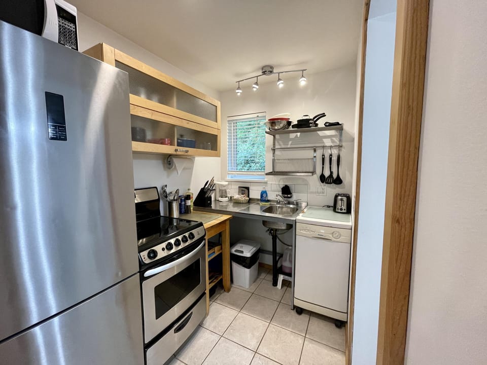 Cabin (Cozy Cabin centrally located - Love S) | Private kitchen | Fridge, microwave, cookware/dishes/utensils