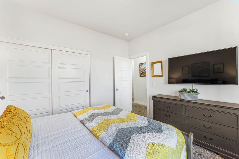 Queen Bedroom
