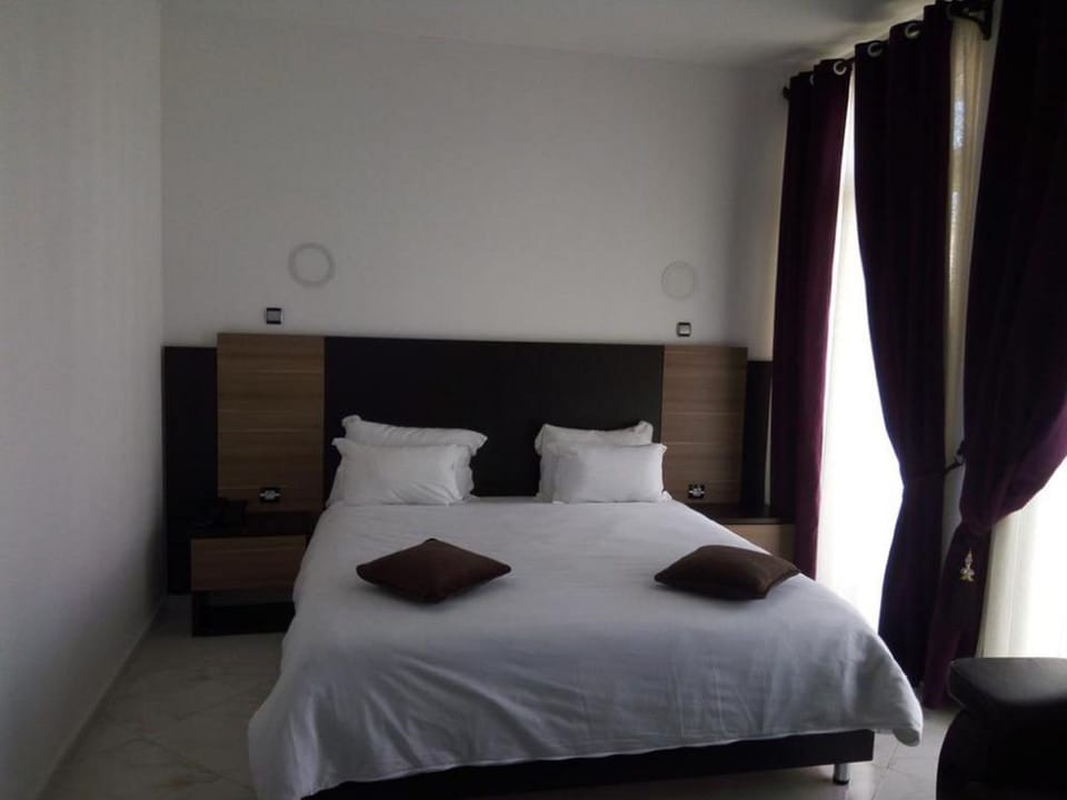 Classic Double or Twin Room | In-room safe, desk, blackout drapes, free cribs/infant beds