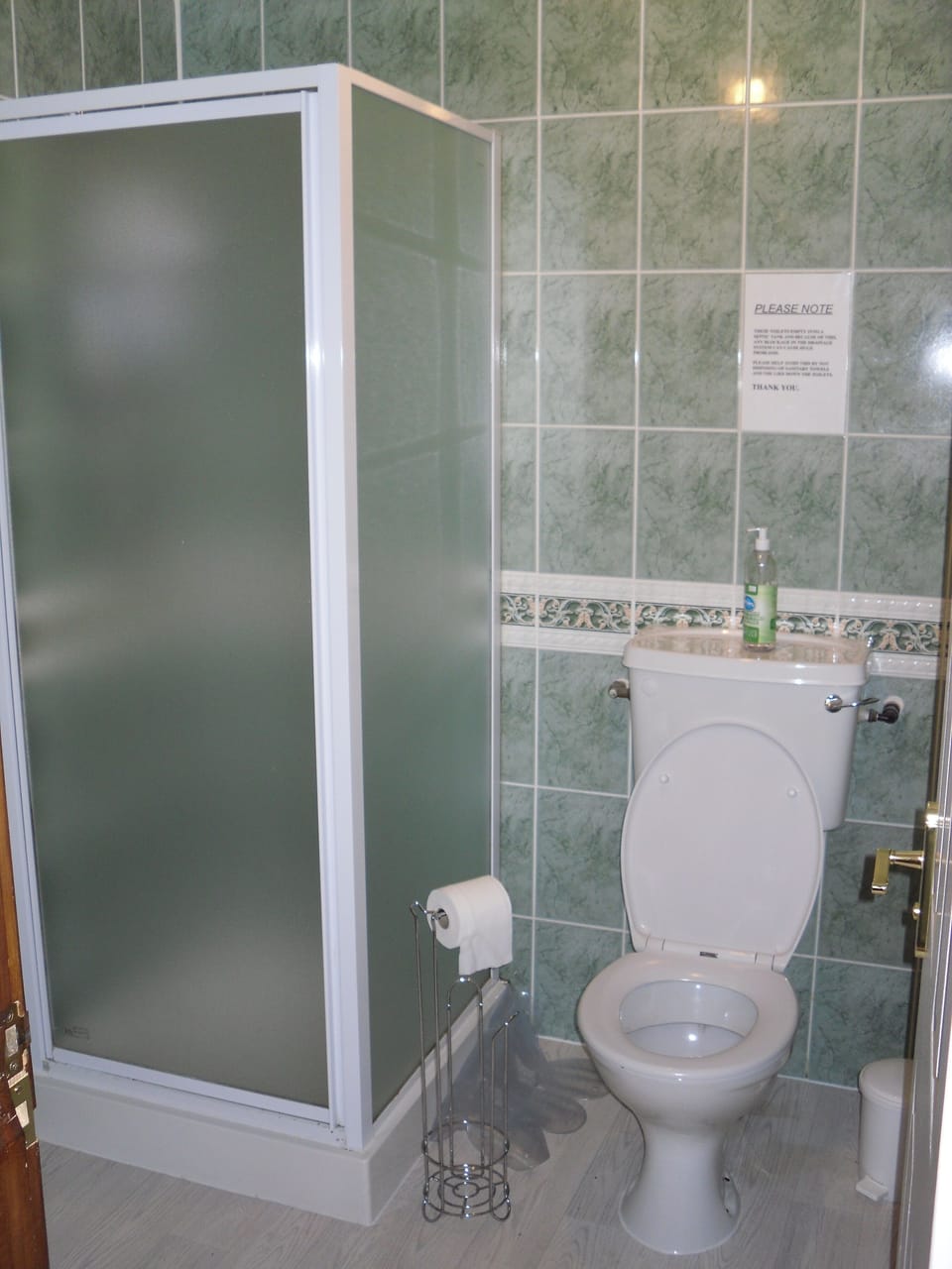 separate shower room