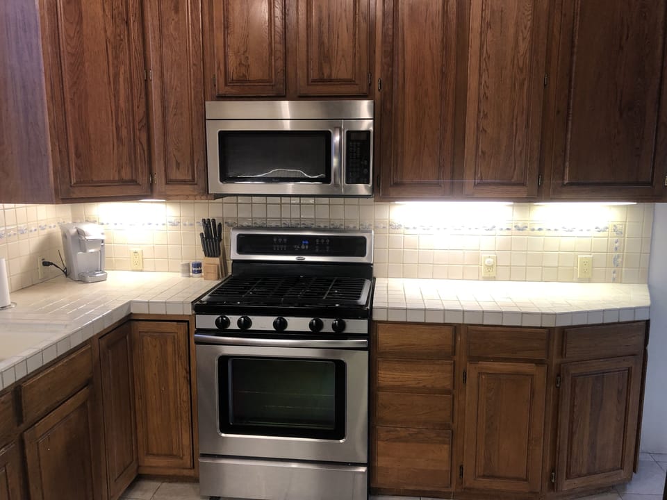 During your stay you’ll have full access to the kitchen. Microwave and stove 