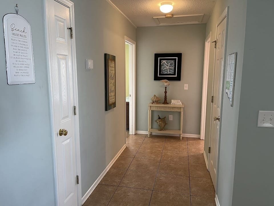 Hall to bedrooms 6 and 7