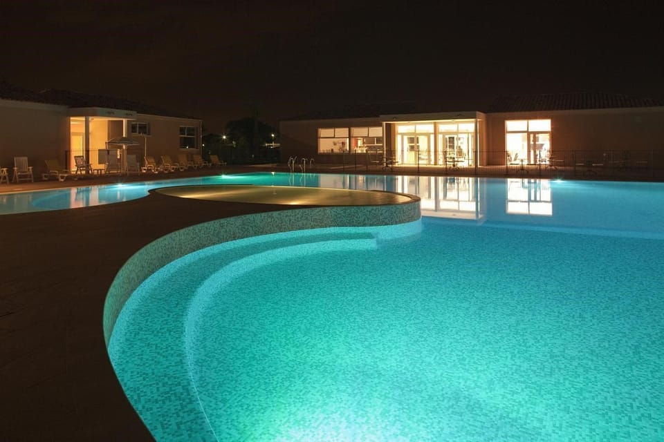 The outdoor pool and paddling pool is open every day from mid April to the end of September (weather permitting).