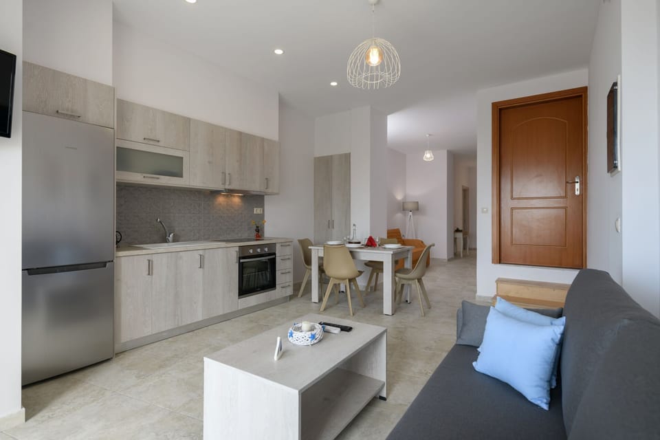 Living area - kitchen